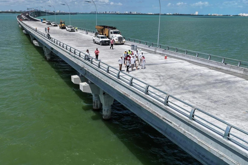 Sheinbaum supervisa el puente Nichupté en Cancún la obra ya está al 96%
