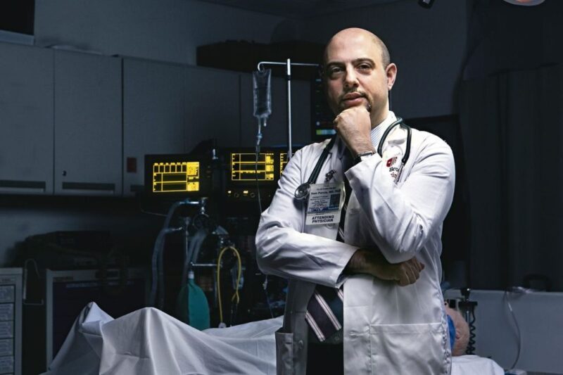 Sam Parnia: el médico que desafía la frontera entre la vida y la muerte