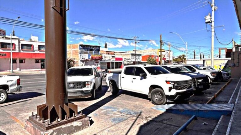 Asalto con cuchillo en farmacia del ahorro desata temor en chihuahua: ladrón huye con miles de pesos