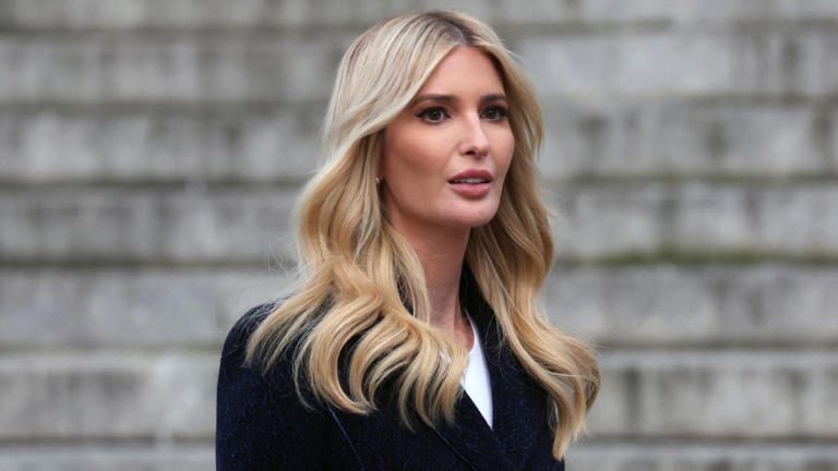 Ivanka Trump rompe en lágrimas al hablar de la muerte de su madre y el cáncer de su esposo