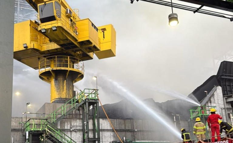 Pemex investiga incendio en Dos Bocas y asegura que no hay riesgo para la población