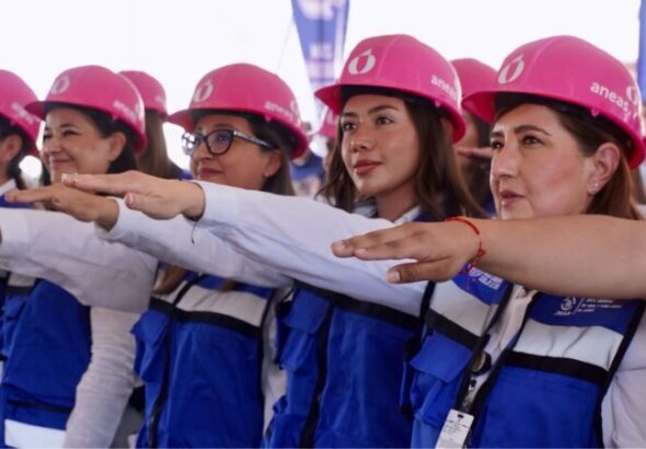 Rinden protesta la primera generación de “Cascos Rosas” de la JMAS Juárez