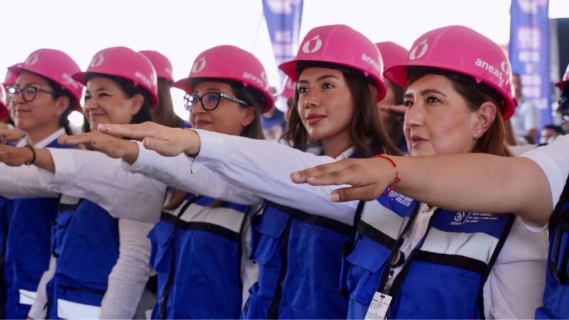 Rinden protesta la primera generación de “Cascos Rosas” de la JMAS Juárez