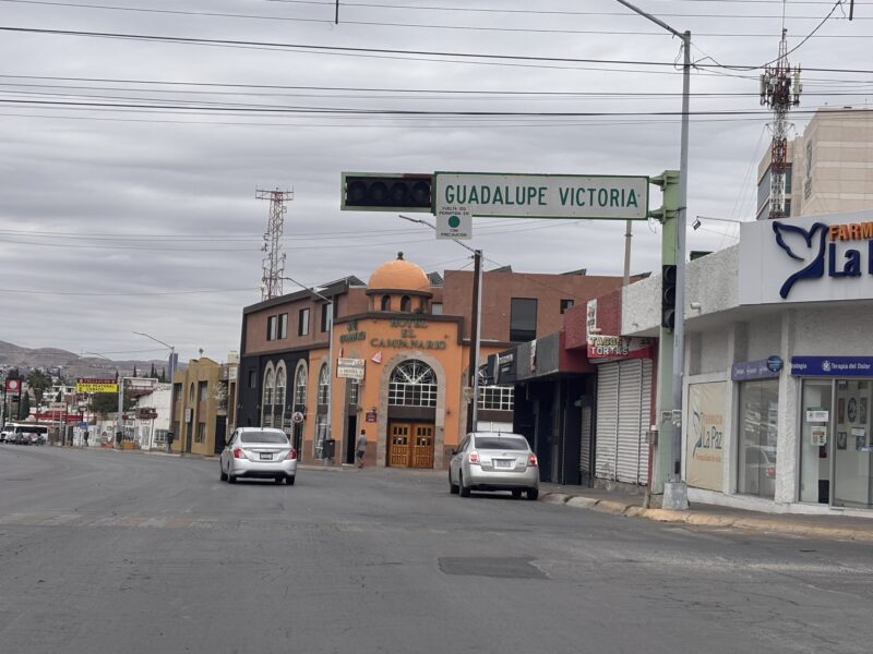 Noticias Chihuahua PAUSA.MX Desastre vial por semáforos apagados en la Díaz Ordaz Noticias Chihuahua Pausa.MX Desastre vial por semáforos apagados en la Díaz Ordaz