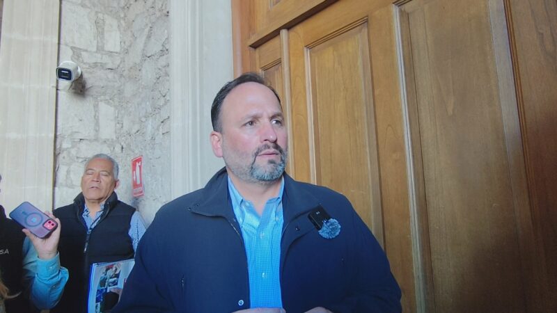 Transportistas y productores protestan por falta de apoyos federales y condiciones en carreteras