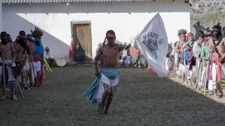 Celebran Días Santos en comunidades rarámuris