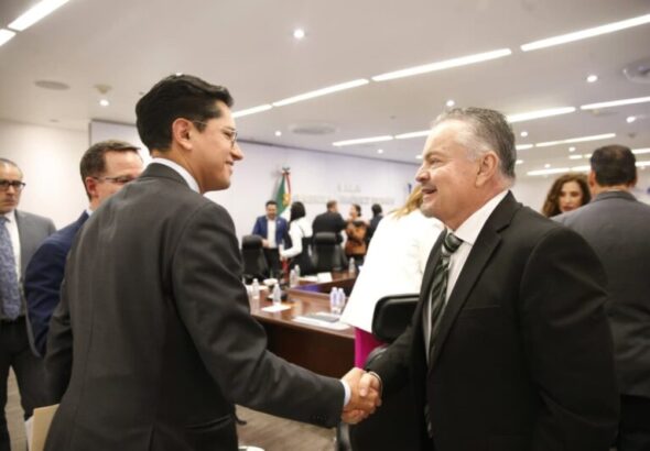 Plantea Mario Vázquez a Roberto Velasco revisión del Tratado de Aguas