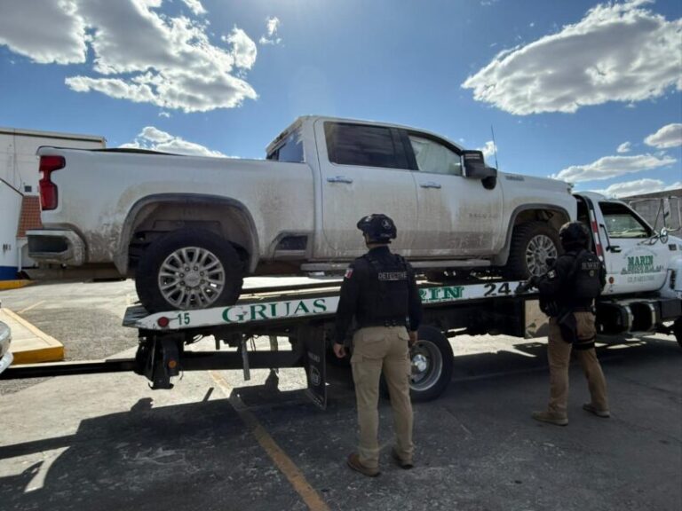 Aseguran tres vehículos con reporte de robo en Práxedis