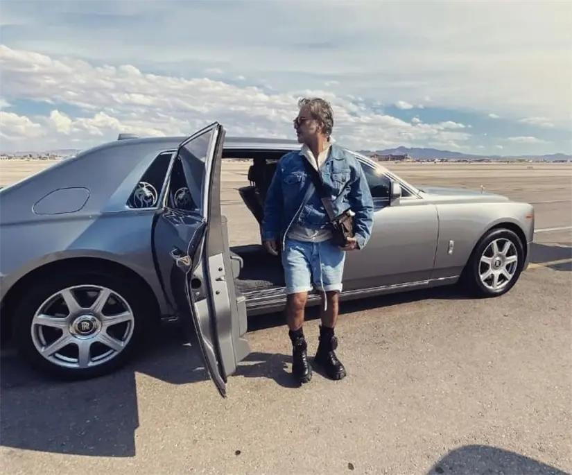 Alejandro Fenández y su auto Rolls-Royce Phantom. Foto: Instagram