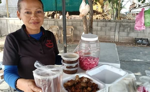 ¡Jugositas! Ana Gabriela convierte las carnitas Armenta en una delicia de Culiacán
