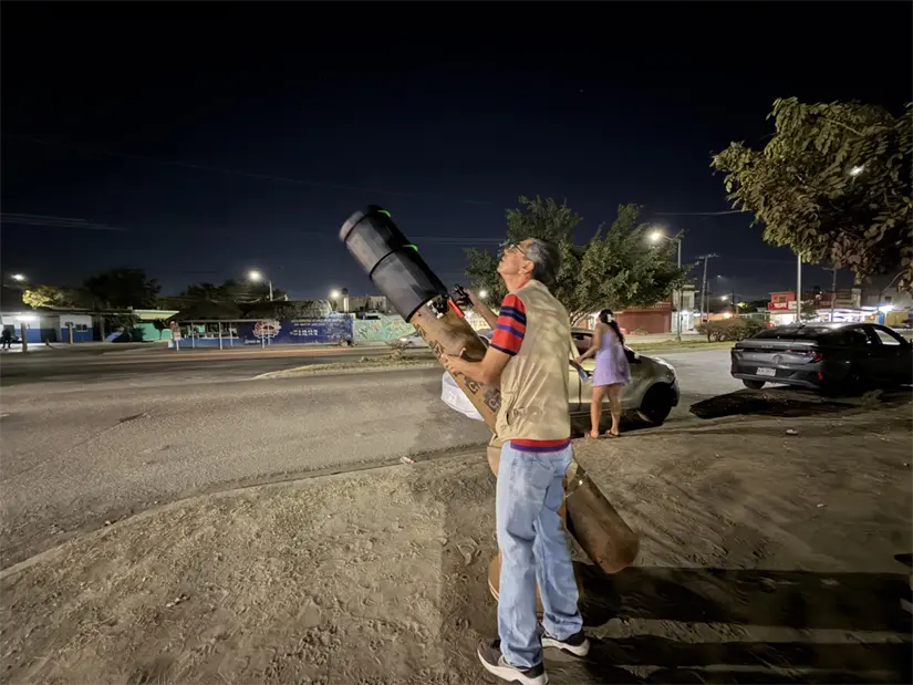 Desde pequeño David Castellanos cultivó su interés por los astros hasta lograr construir su propio telescopio para observar el cielo