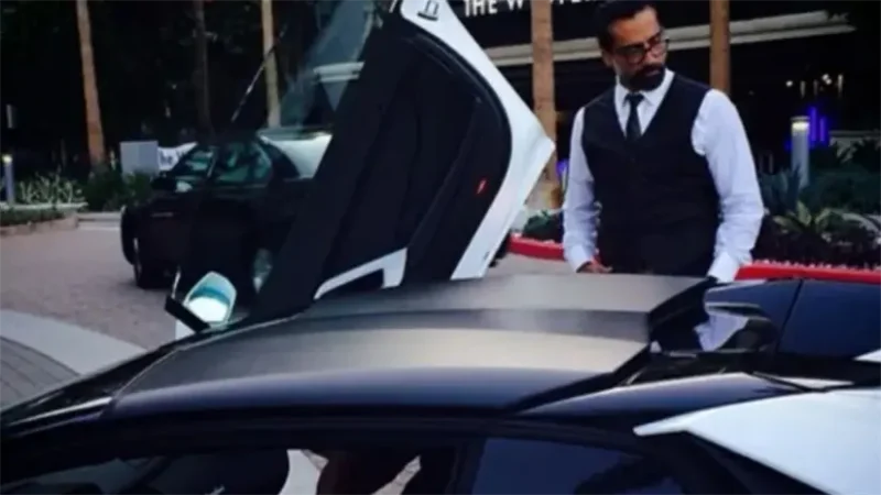 ¿Cuál es el auto más costoso que tiene Alejandro Fernández?