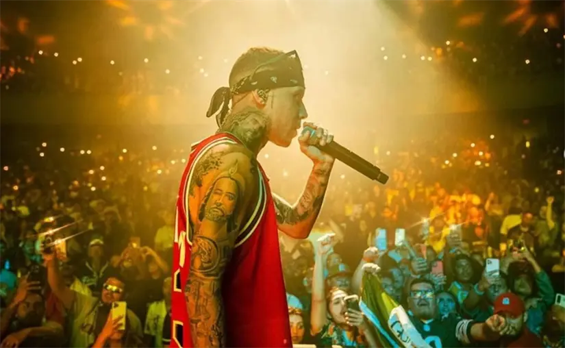 A sus 26 años, Santa Fe Klan cuenta con una fortuna estimada en varios millones de dólares.