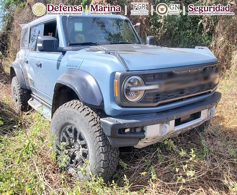 Fuerzas federales lograron un golpe al crimen en Sinaloa al detener a cinco personas armadas. El despliegue incluyó vigilancia aérea y terrestre en la zona sur.