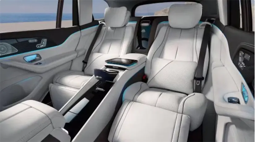 Interior de la camioneta Mercedes de Ricardo Salinas. Foto: X