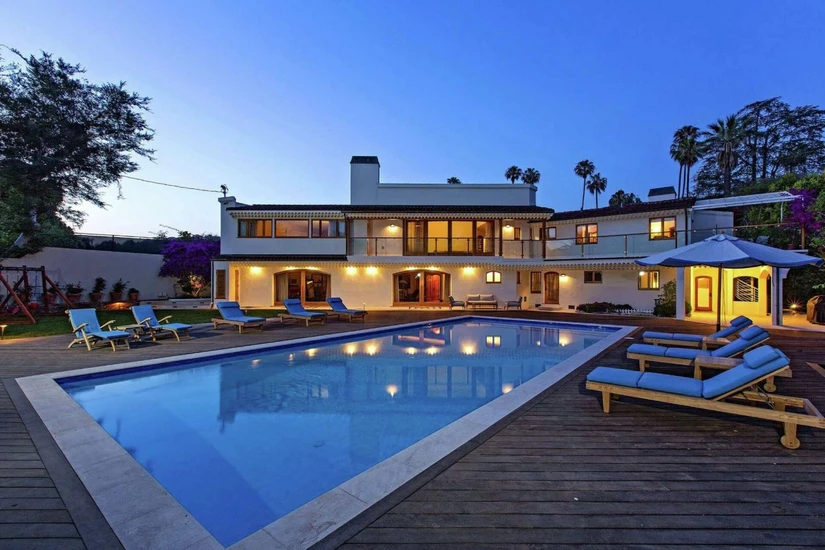 Así luce la antigua mansión que fue de Willis por varios años.