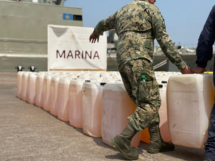 Marina asegura embarcación con combustible ilegal en Michoacán