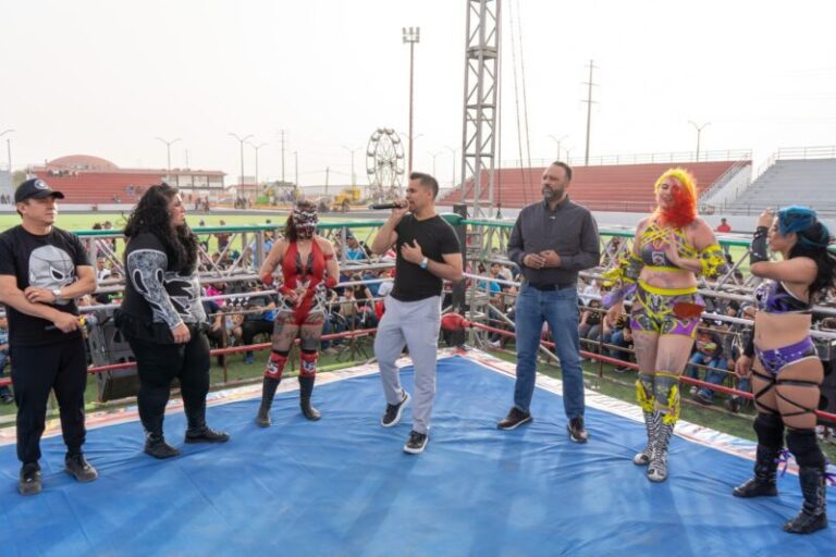 Celebran a los niños con función de lucha libre en Juárez