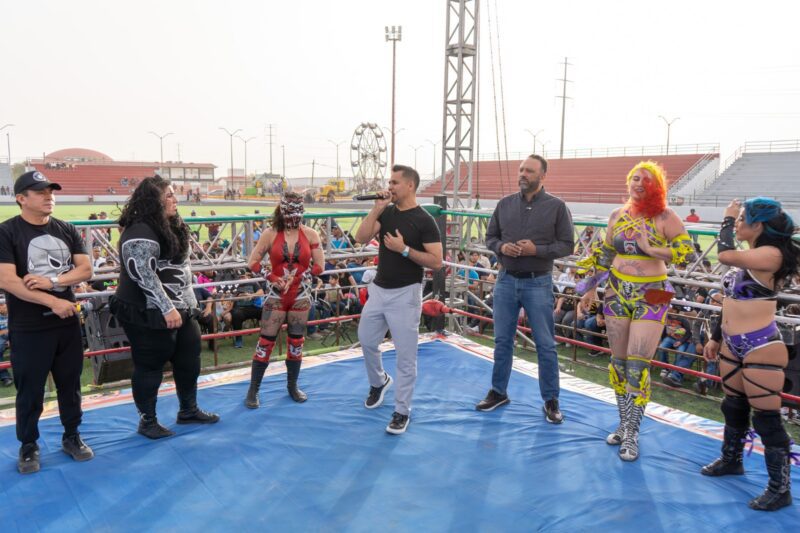 Celebran a los niños con función de lucha libre en Juárez