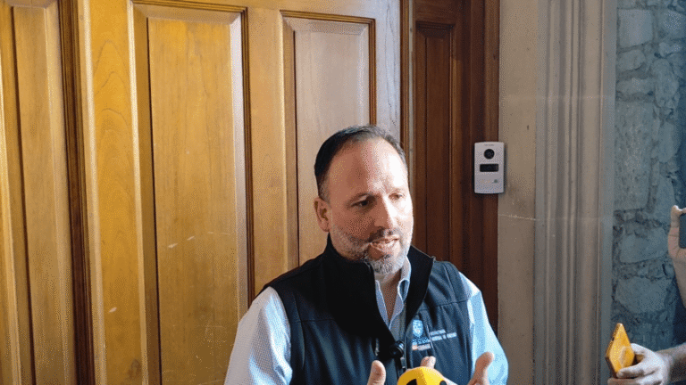 Afirma De La Peña que utiliza “el rebujo” para adelantar