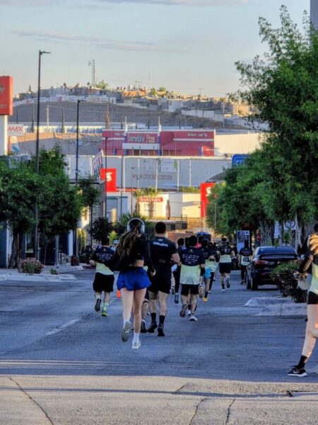 Noticias Chihuahua Pausa.MX Apoya Alan Falomir a participantes de carrera en Distrito 1