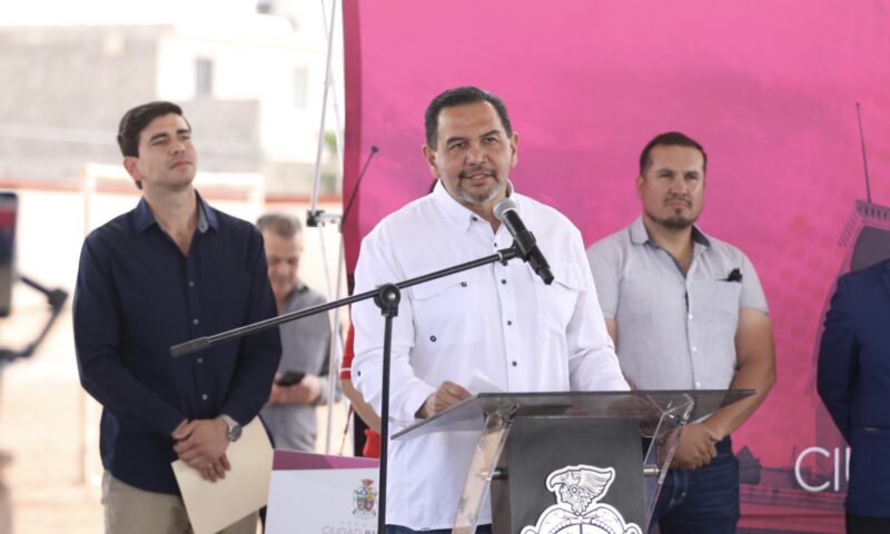 Entrega Cruz obras en secundarias de Praderas del Sol
