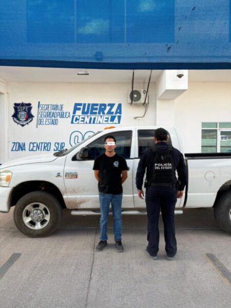 Detienen a hombre con vehículo robado en Chihuahua