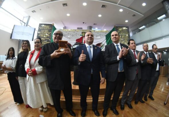Entrega Congreso de Chihuahua Reconocimiento “Chihuahuense Distinguido” al maestro Enrique Carbajal González
