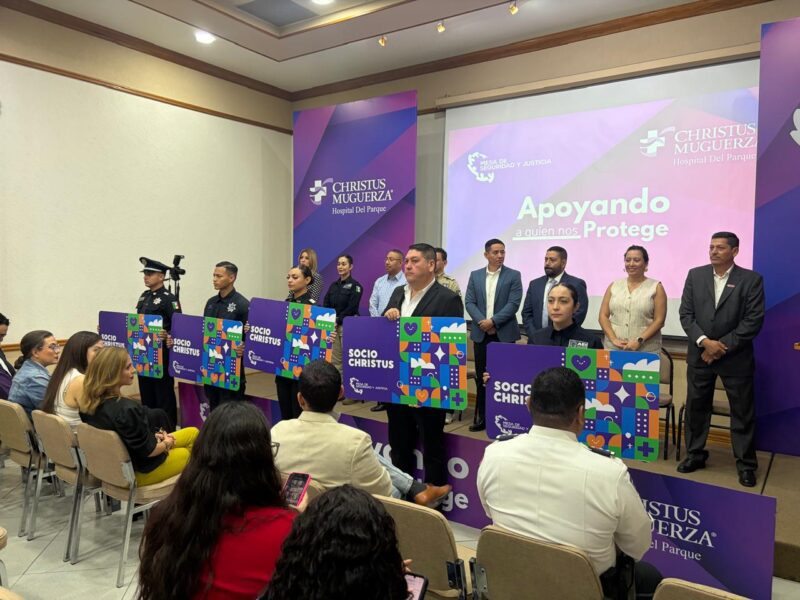 Entregan tarjetas de beneficios médicos y hospitalarios a elementos de seguridad