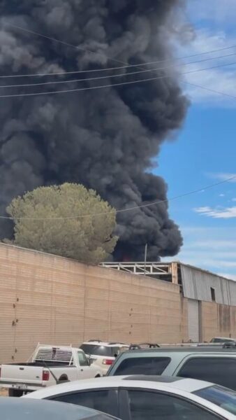 Incendio en recicladora moviliza a cuerpos de emergencia
