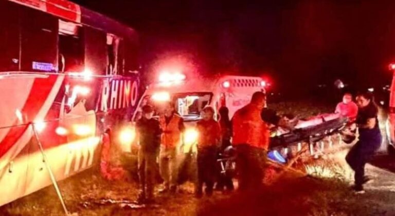 Permanecen cinco pacientes hospitalizados en IMSS tras accidente