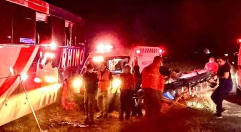 Permanecen cinco pacientes hospitalizados en IMSS tras accidente