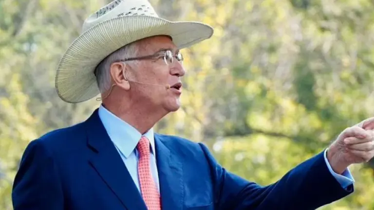 Polémica digital estalla Salinas Pliego desata debate por usar celular sin CURP en México