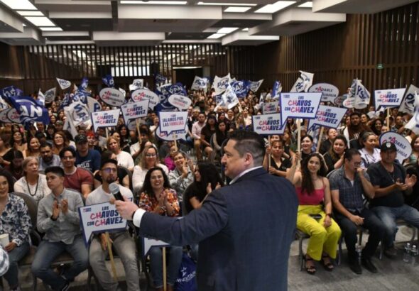 Reúne Alfredo Chávez cientos de becarios bajo su programa