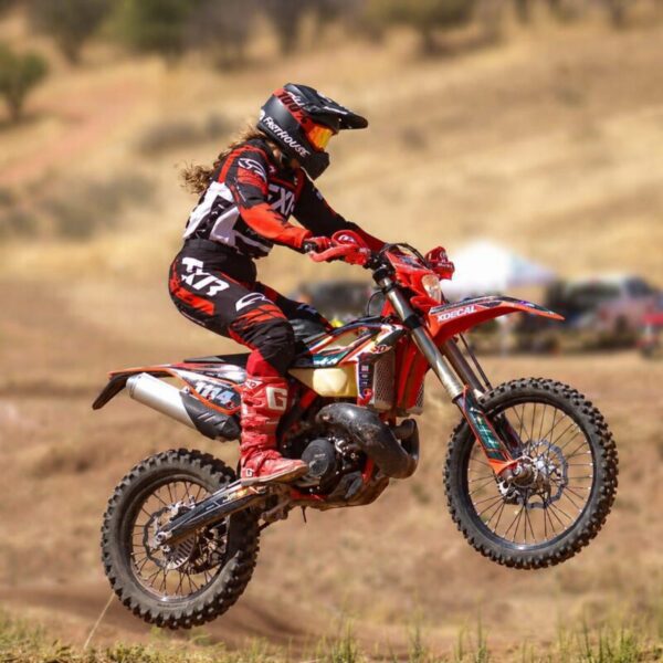 SENSACIONAL REGRESO DE LA “CHARALITA” LESLIE DURÁN AL MOTOCROSS