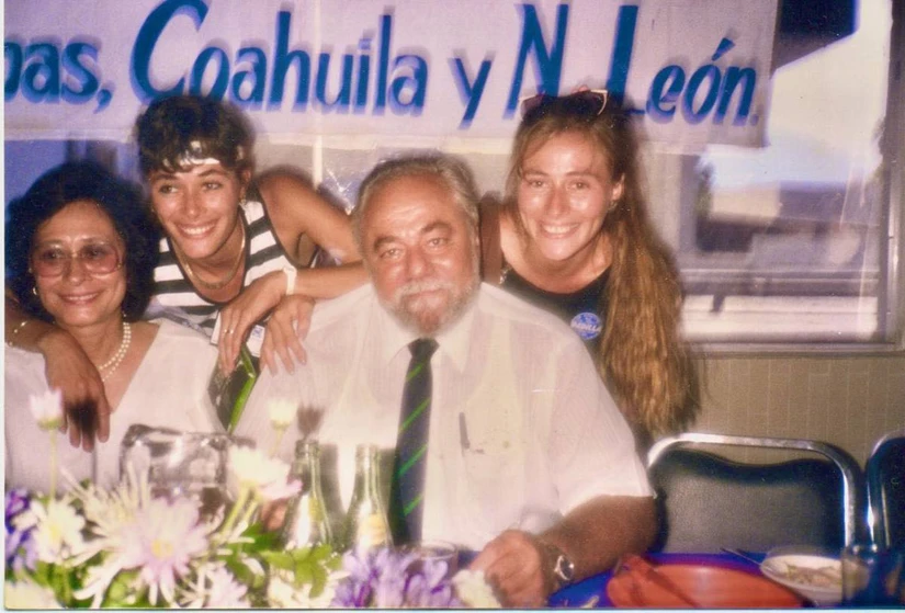 Tatiana Clouthier es hija de Manuel Clouthier del Rincón, conocido popularmente como Maquío, y de Leticia Carrillo.