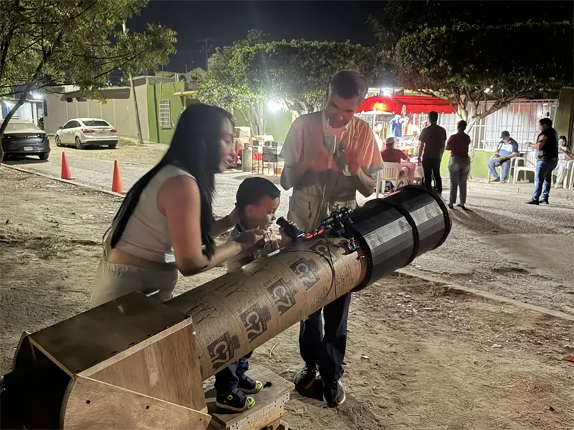 David no solo quiere observar el cielo, los planetas, estrellas y nebulosas, quiere compartir con la comunidad las maravillas de la astronomía