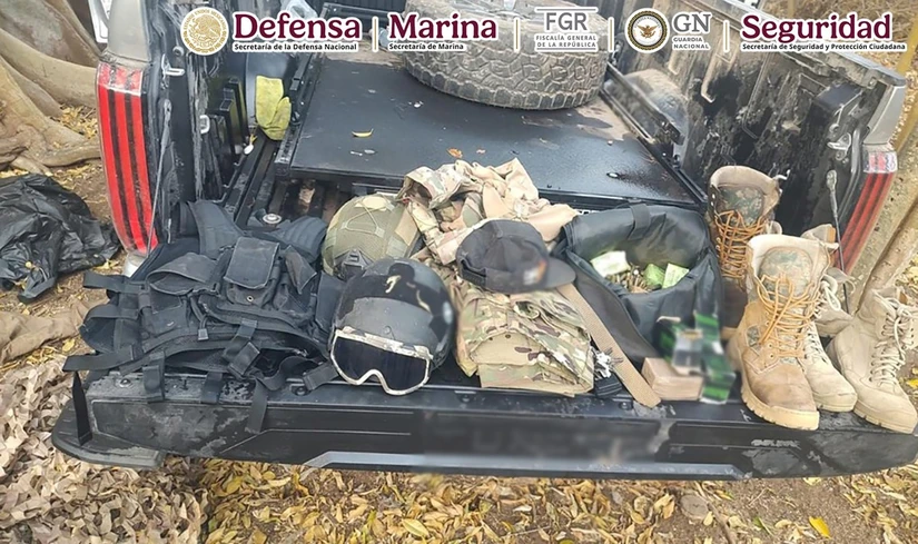 Un operativo coordinado en Sinaloa permitió la captura de cinco hombres vinculados a una célula delictiva. Se decomisaron armas de alto poder y equipo táctico.