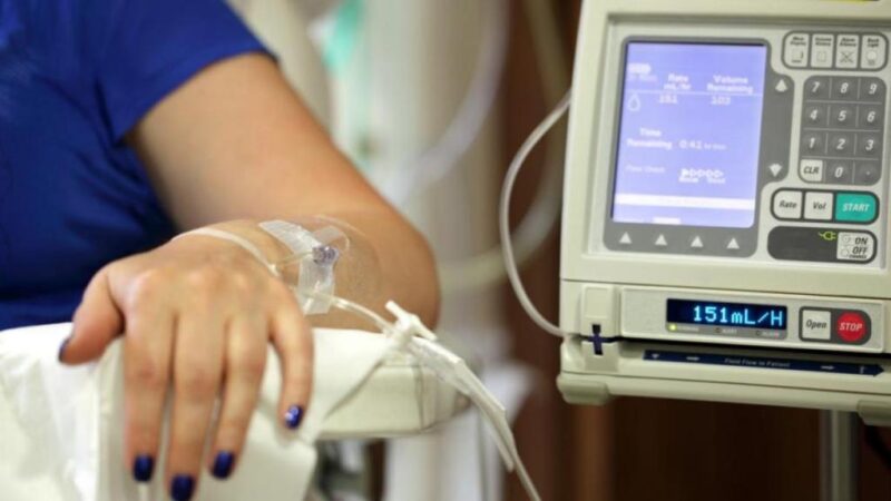 La nueva revolución contra el cáncer ya no busca curarlo, sino convertirlo en una enfermedad crónica