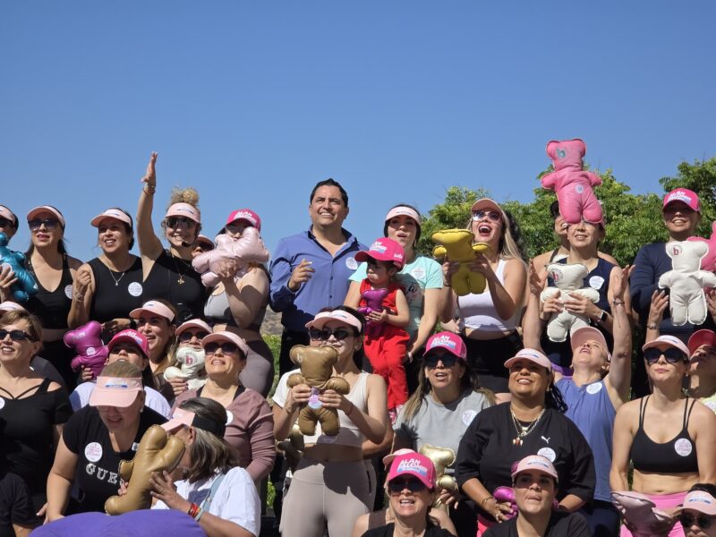 Festeja Alan Falomir a más de 800 mamás por su día