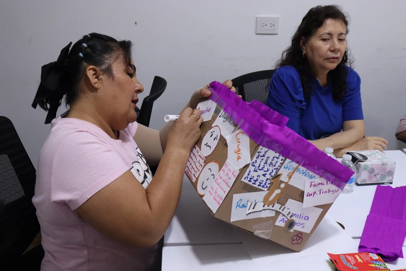 Cada jueves llegan los pacientes a recibir apoyo emocional en las sesiones semanales de Encauza.