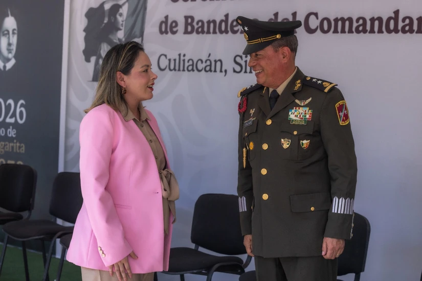 Julio César Islas con la gobernadora interina de Sinaloa, Yeraldine Bomilla. Foto. Cortesía