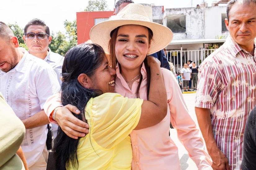 La alcaldesa de Uruapan, Grecia Quiroz, entró de lleno a la contienda por la gubernatura de Michoacán y lanzó una fuerte acusación sobre el control del crimen en la entidad.