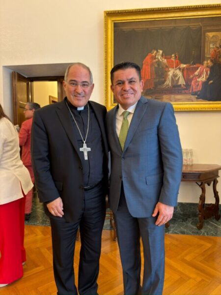 Álex Domínguez fortalece agenda internacional en el Vaticano con enfoque en paz y derechos humanos