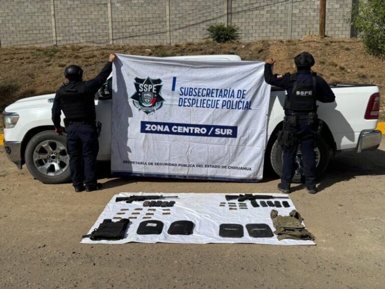Aseguran armas y vehículo en Villa López