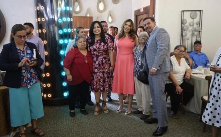 Celebra Cruz Día de las Madres con las coordinadoras de los CAM