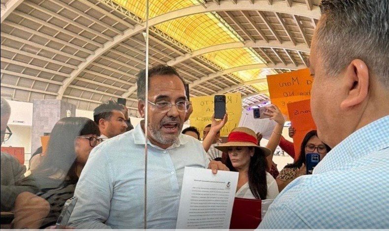 Busca Loera acaparar denuncia contra Maru; divide a Morena