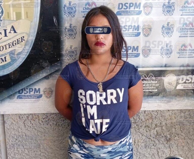 Detienen a mujer acusada de robo con violencia a farmacia; estaría relacionada con otros tres atracos