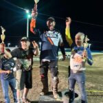 Viven la emoción en Carrera Nocturna de Motocross