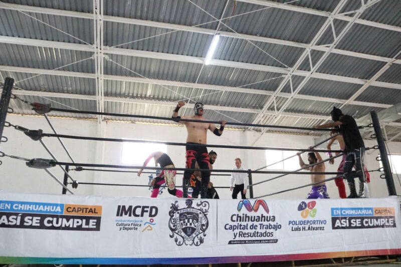 Celebraron a los niños con función de lucha libre en El Charco